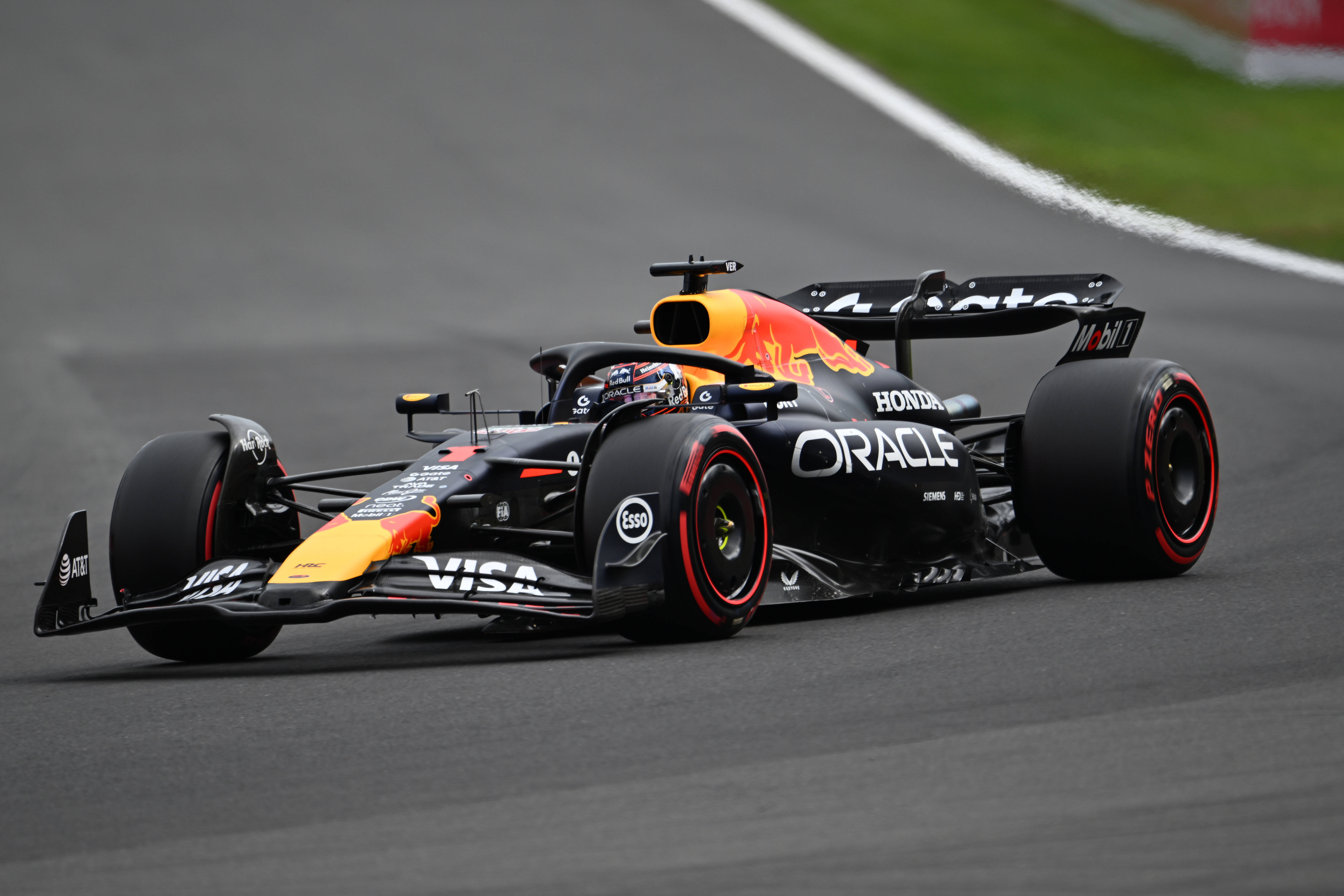 红牛车队横扫迈凯伦，勒克莱尔关键制胜