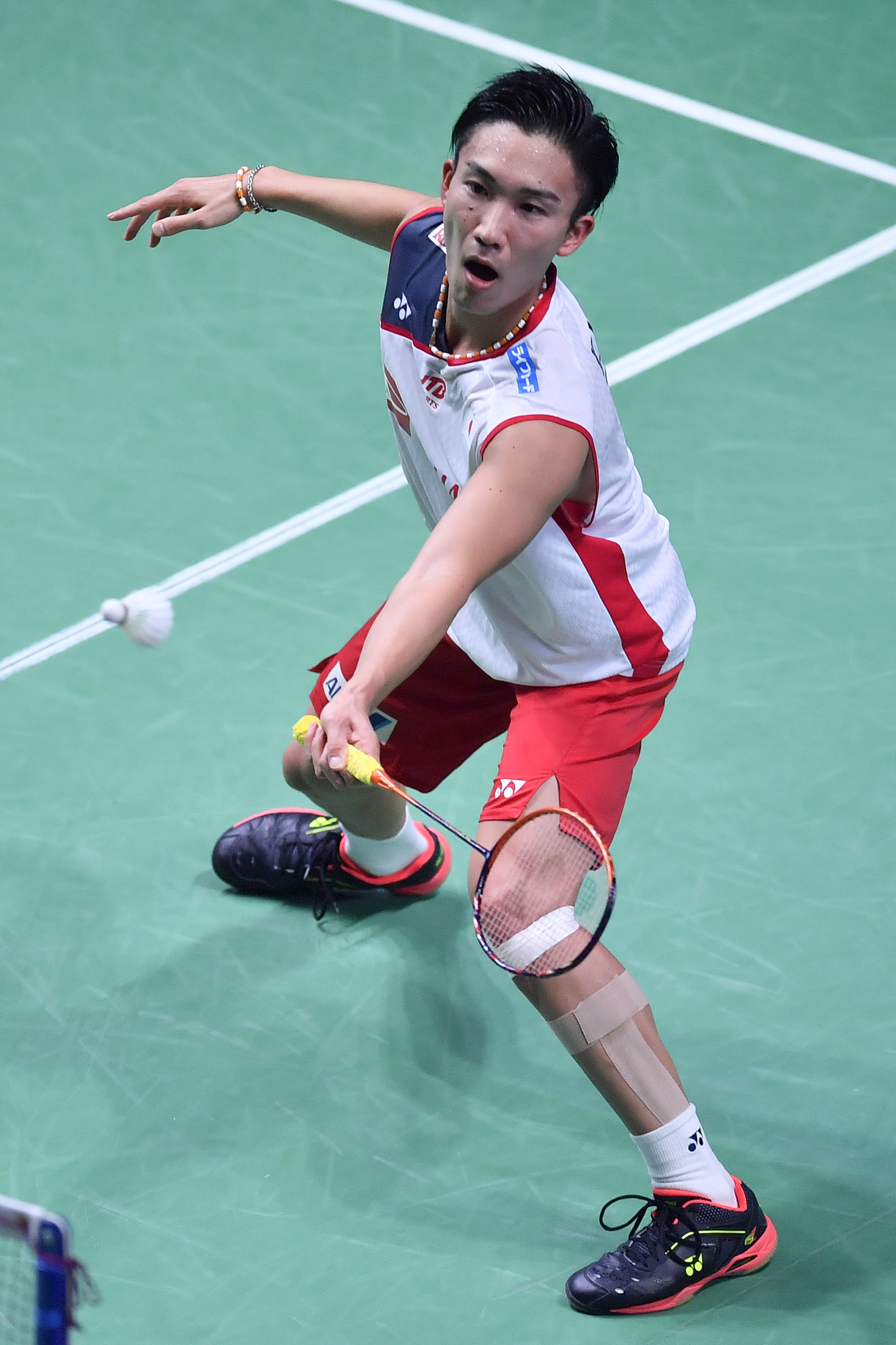 马来西亚羽毛球队险胜印尼羽毛球队，谌龙统治全场