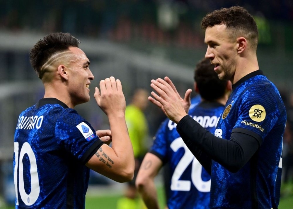 军团再次登顶,德甲赛季表现可圈可点 军团再次登顶,德甲赛季表现可圈可点