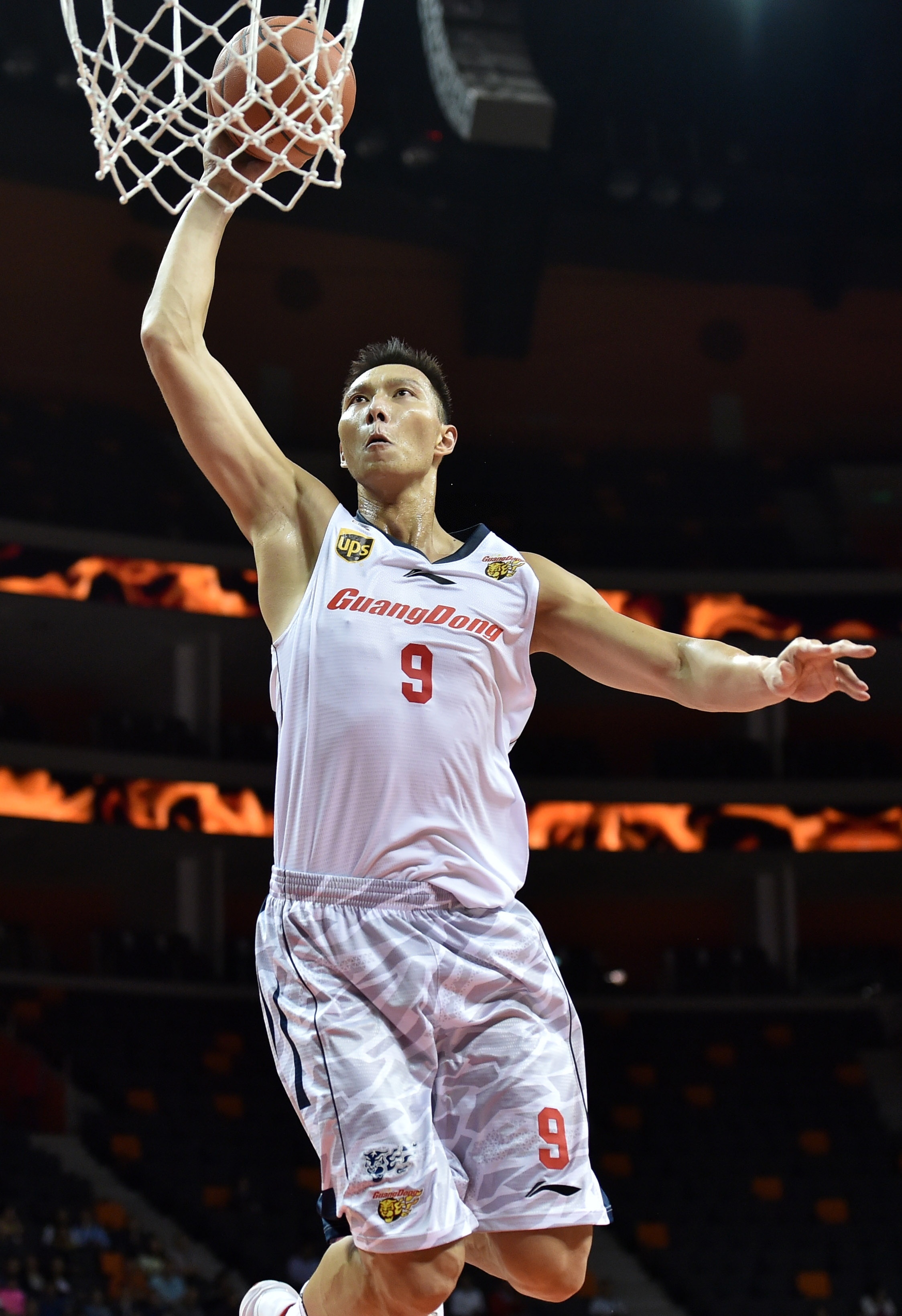 雷霆鏖战北京队，易建联高光表现