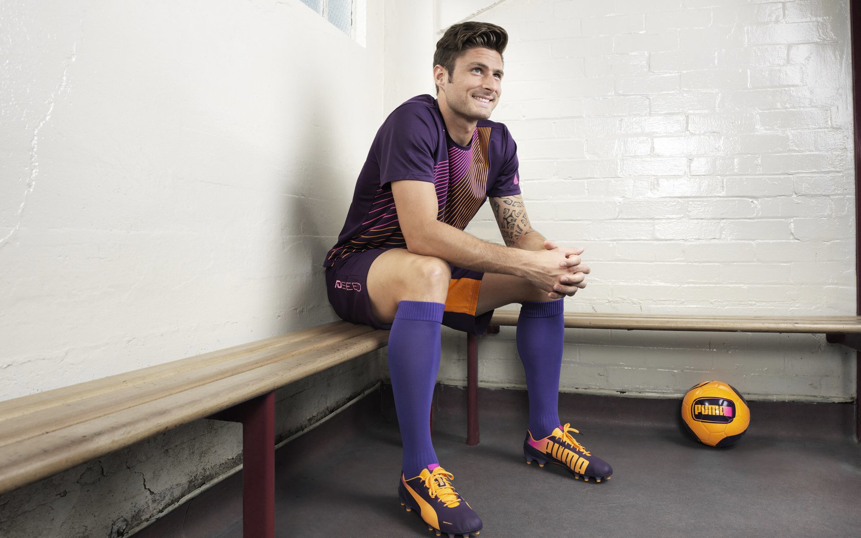 新疆队粉碎广厦队,布克成为关键先生