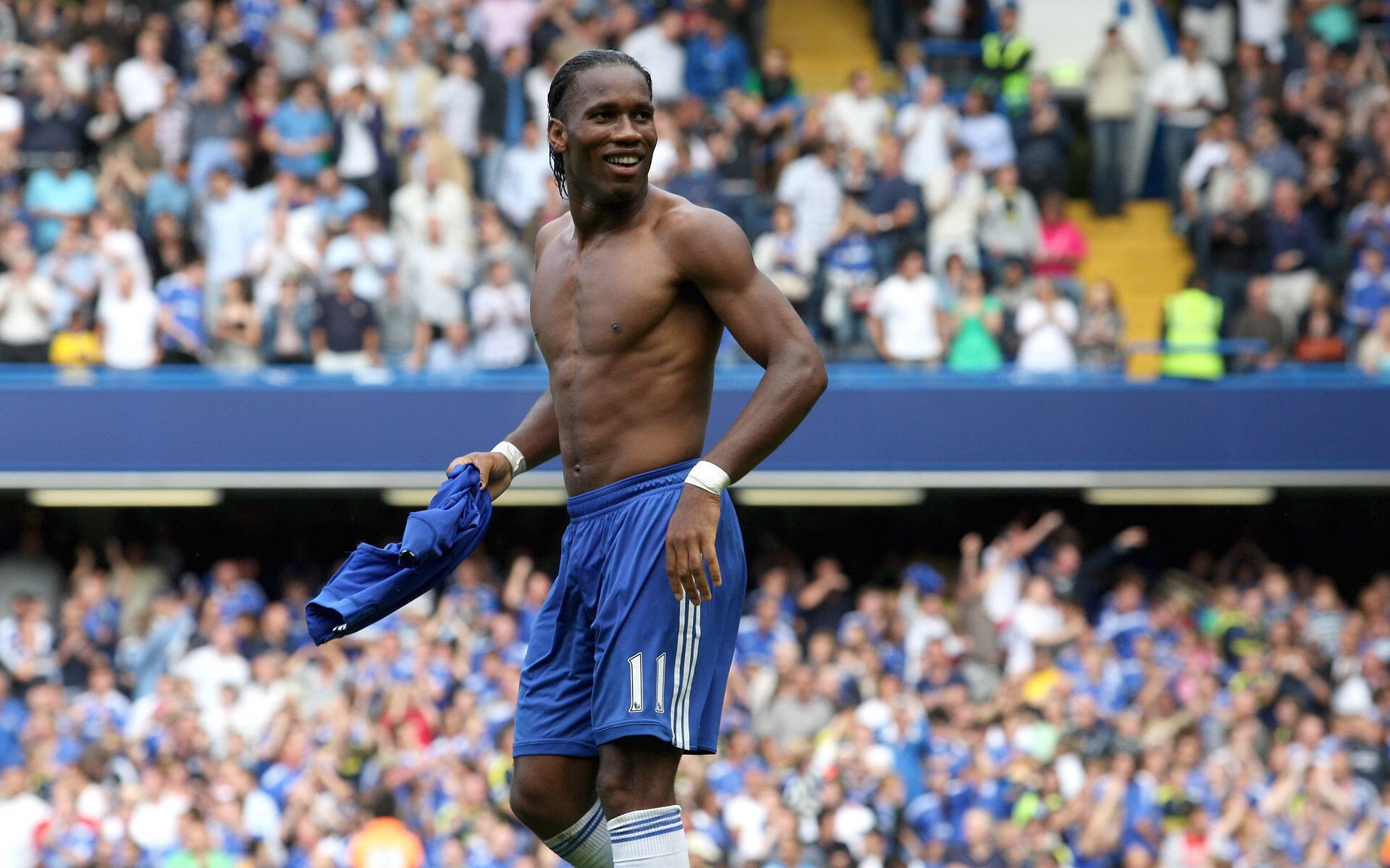 世界排名争夺战焦点战，勒沃库森强势击溃突尼斯，战术革新显锋芒