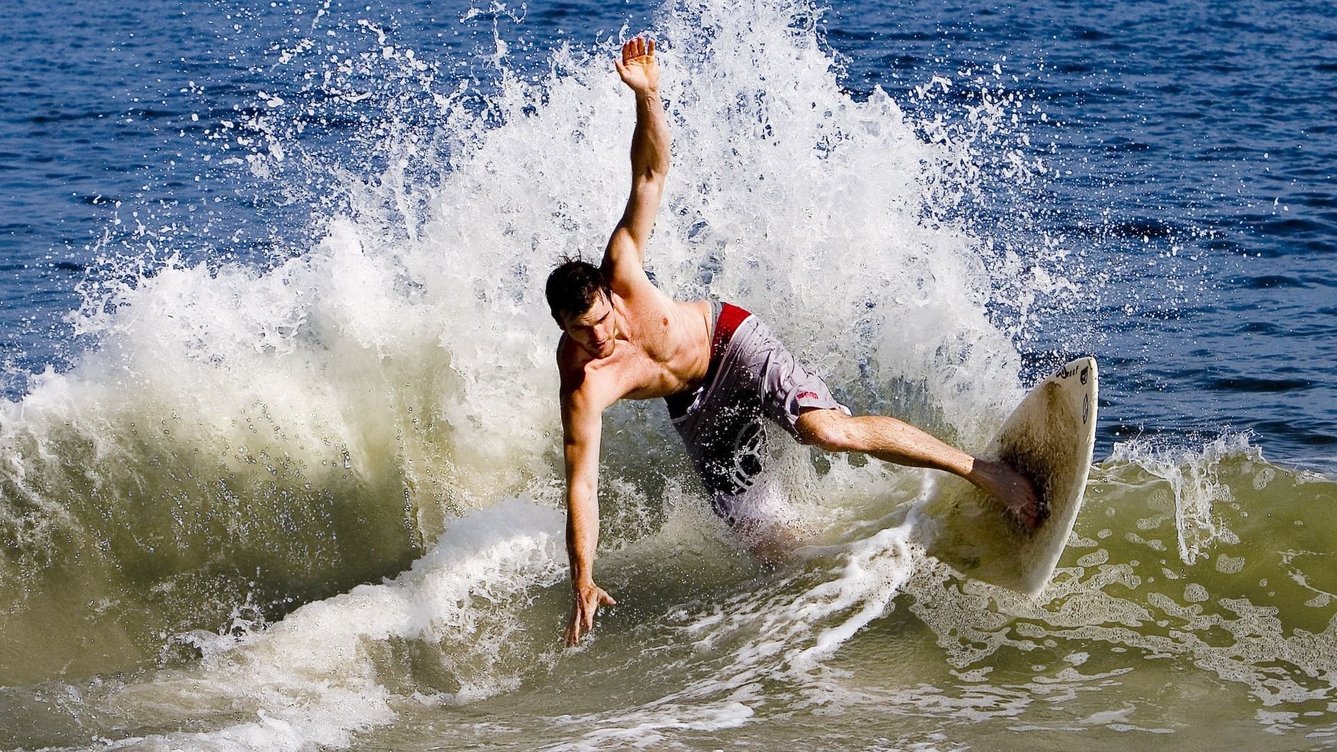 北欧寒流席卷绿茵场，英超争冠暗战与芬兰足球的启示